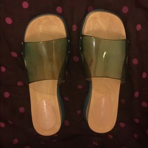 Wood and jelly green sandals